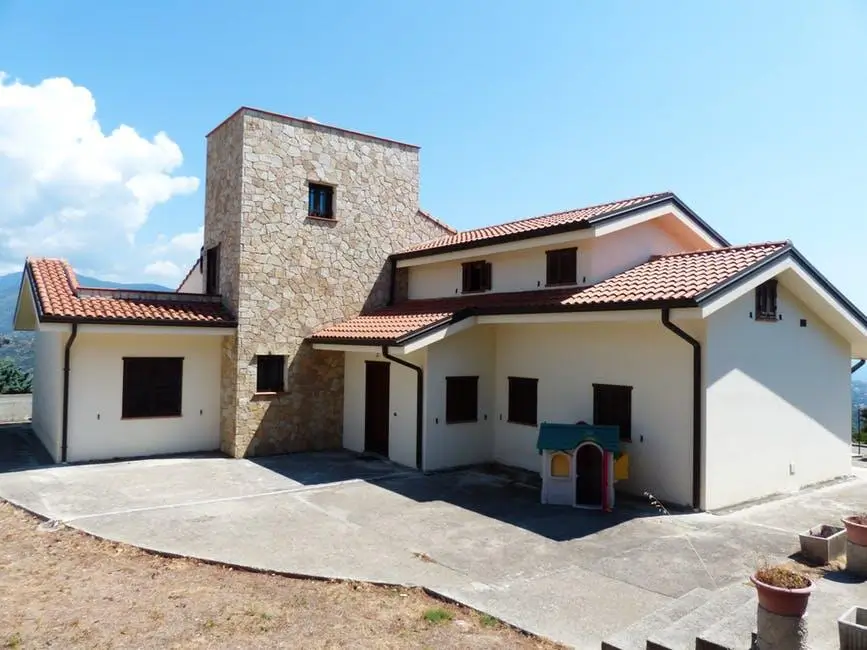 Property Management in Oak Grove, KY: Is In-House or Third-Party Better?